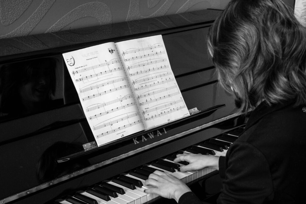 PHOTO MUSIQUE PIANO EN NOIRE ET BLANC